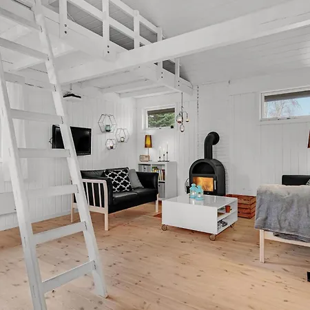 Feriehus Three-bedroom In Sydals Skovbyballe