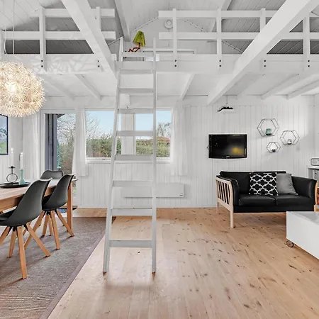Three-bedroom In Sydals